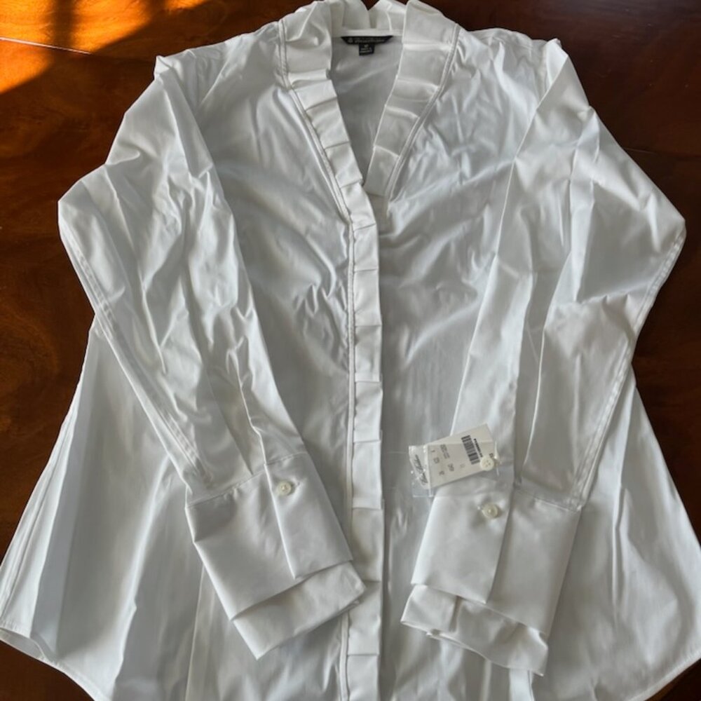 White Blouse with double cuff and scalloped neckline